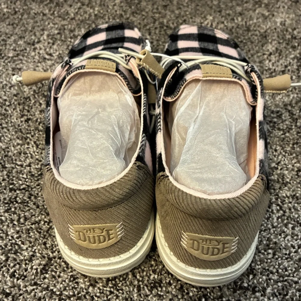 Women’s Pale Pink and Black Wendy Buffalo Plaid Hey Dude Shoes - Size 11 - Picture 3 of 5